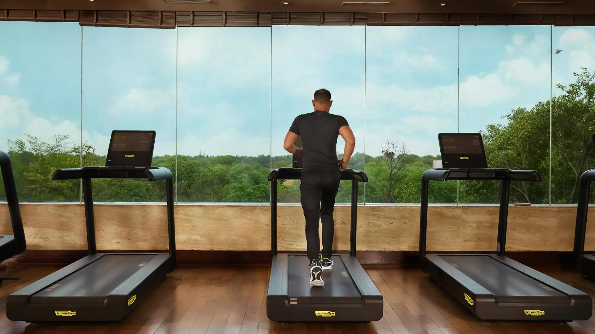 *****  The Leela Ambience Gurugram Hotel & Residences - The Luxury Urban Sanctuary Gurgaon India