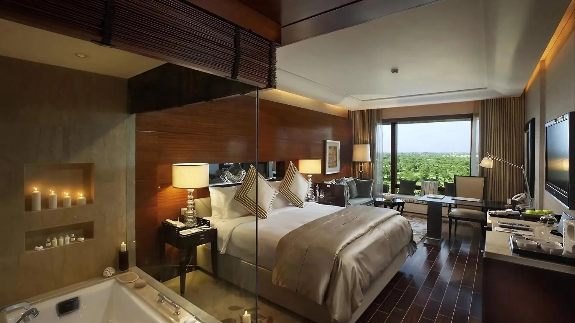 The Leela Ambience Gurugram Hotel & Residences - The Luxury Urban Sanctuary Gurgaon 5*,  Indien