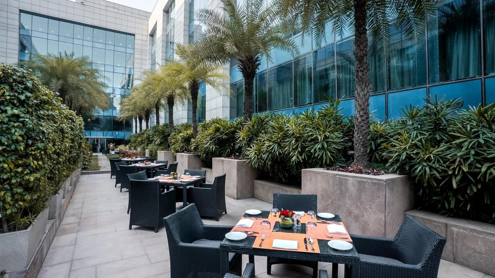 The Leela Ambience Gurugram Hotel & Residences - The Luxury Urban Sanctuary Gurgaon 5*,  Hindistan