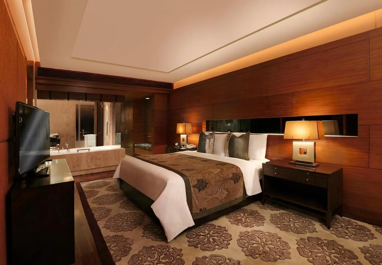 *****  The Leela Ambience Gurugram Hotel & Residences - The Luxury Urban Sanctuary Gurgaon India