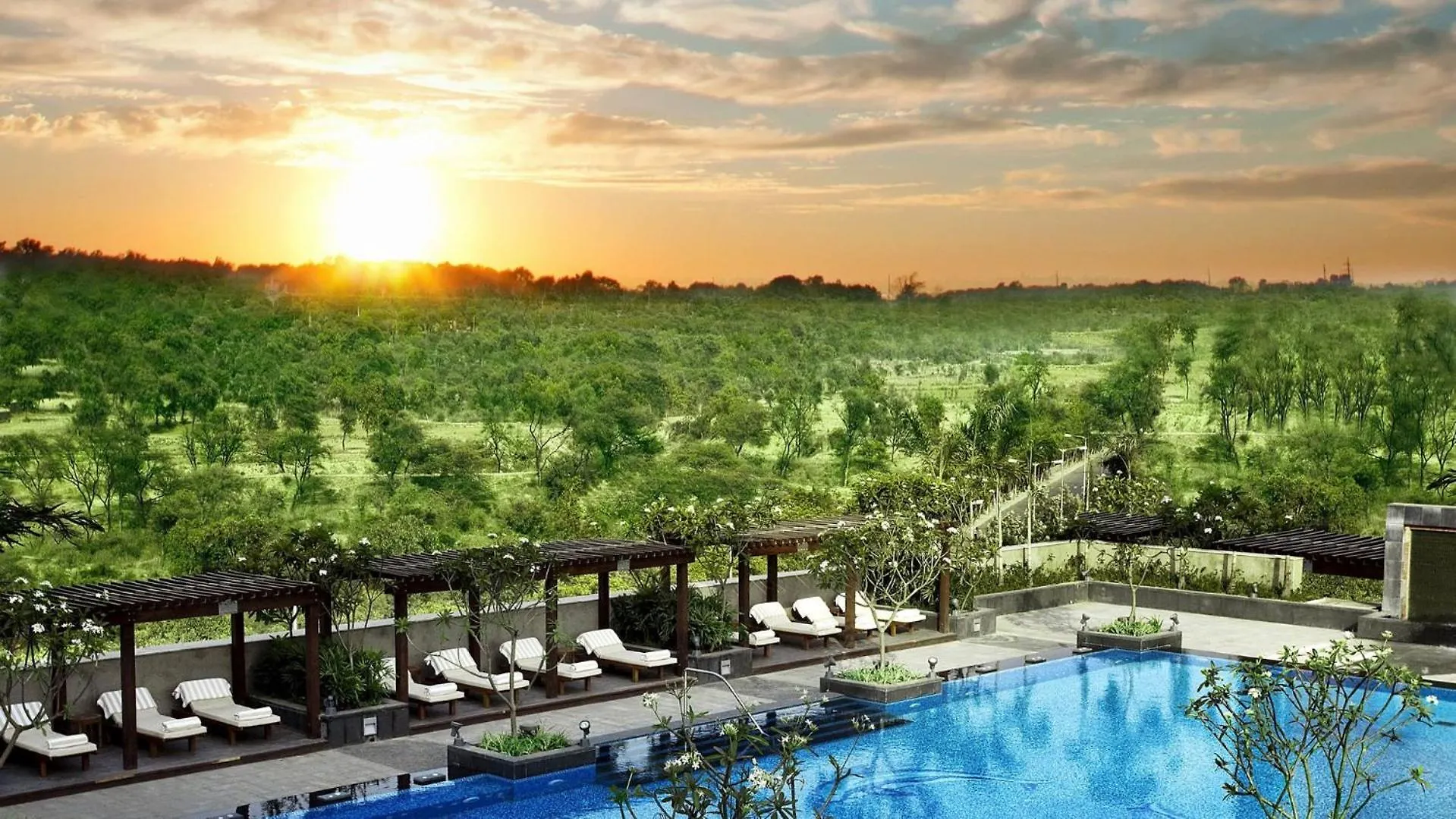 *****  The Leela Ambience Gurugram Hotel & Residences - The Luxury Urban Sanctuary Gurgaon Indien