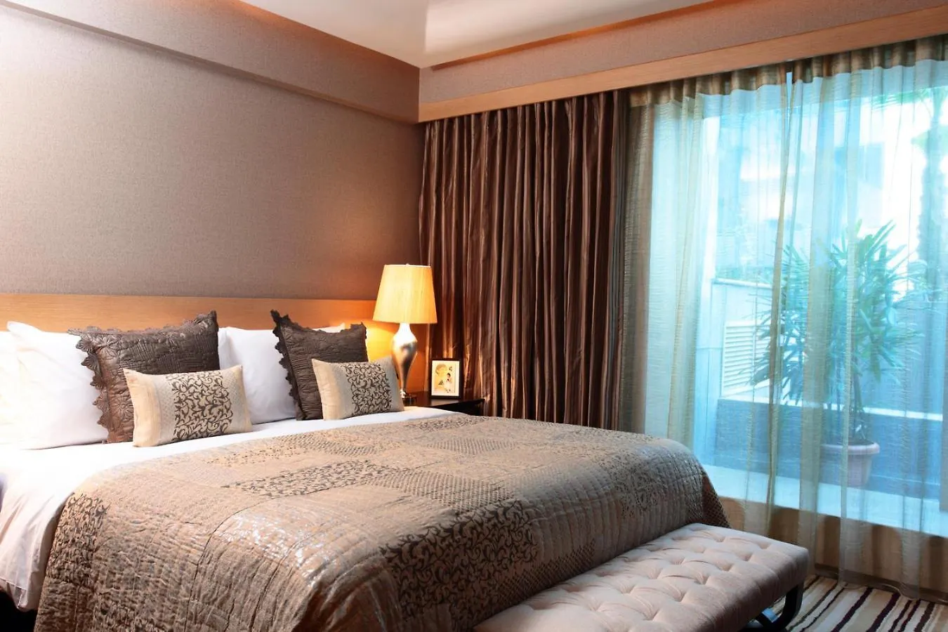 *****  The Leela Ambience Gurugram Hotel & Residences - The Luxury Urban Sanctuary Gurgaon India